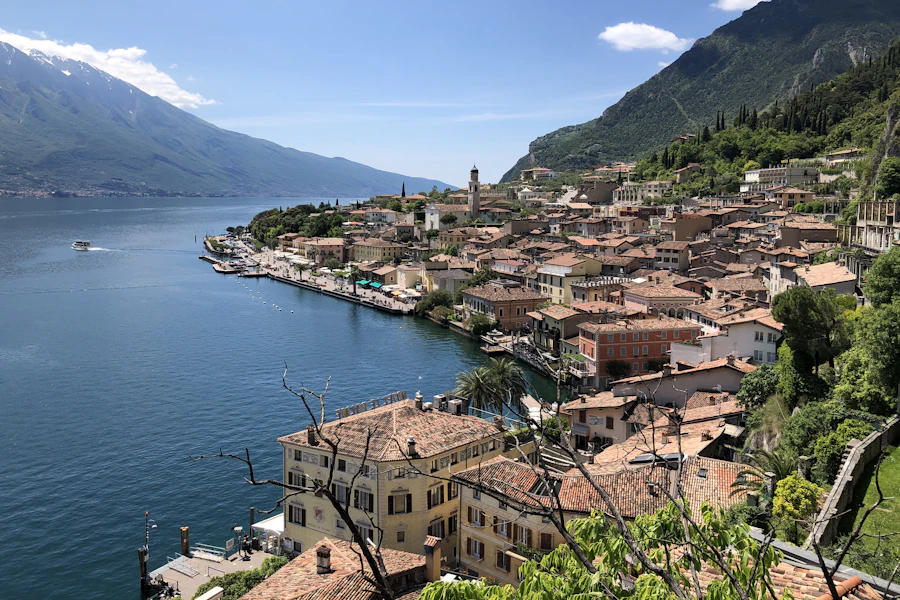 Limone sul Garda au pied de la falaise