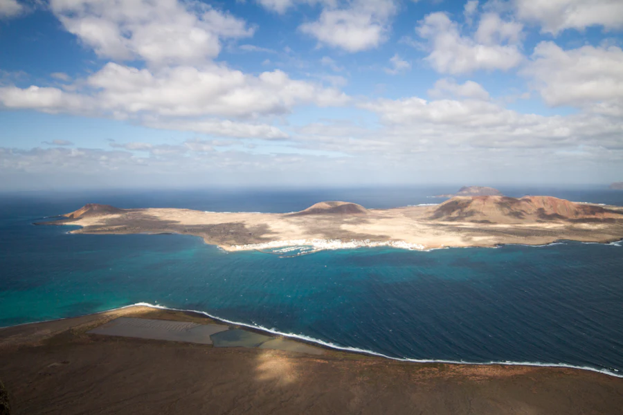 L'île de La Graciosa et ses plages vues des falaises du nord