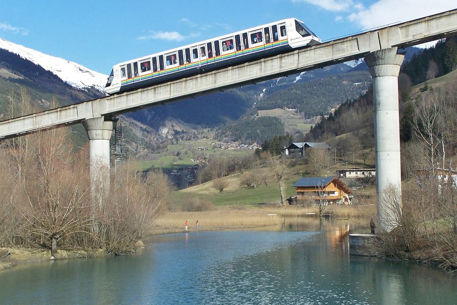 Le funiculaire des Arcs au-dessus de l'Isère