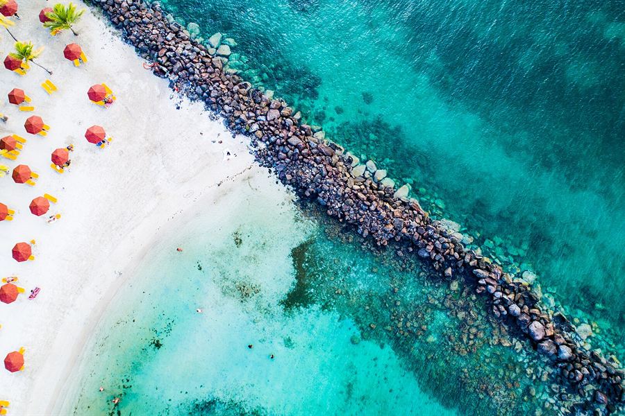 La pointe du Bout et ses plages vues du ciel