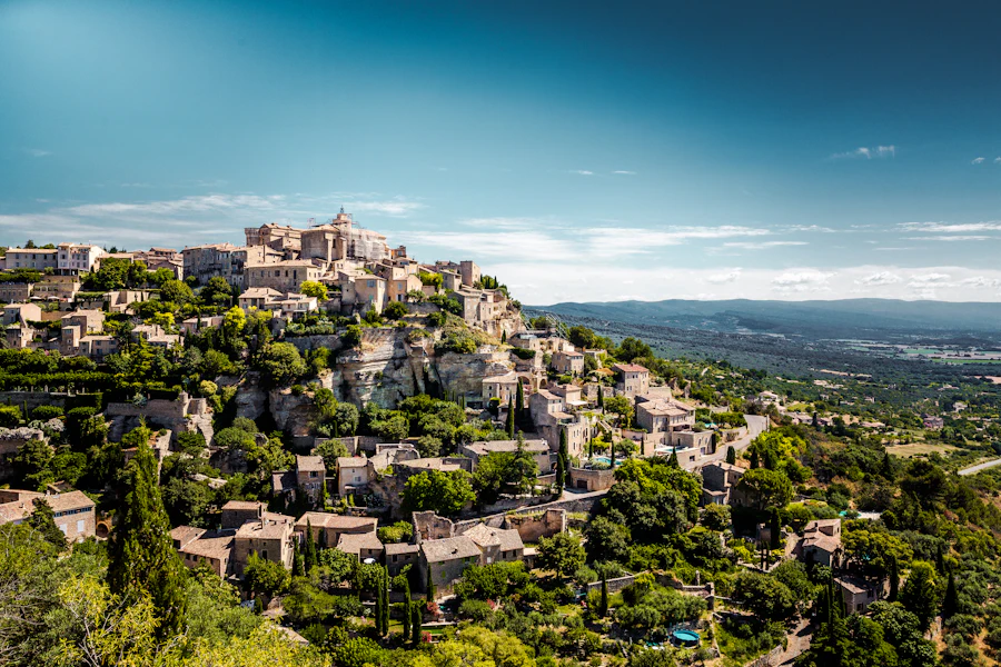 Gordes accroché à sa colline