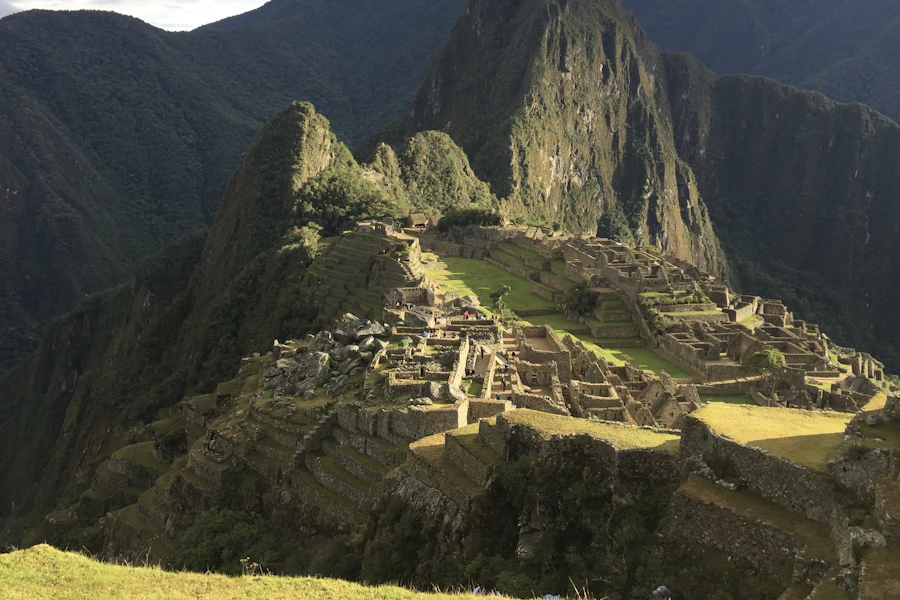 Le piton du Huayna Picchu au-dessus des ruines