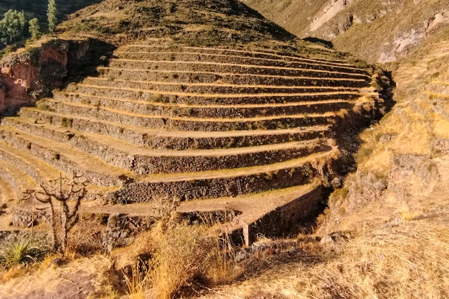 Les falaises et les ruines de Pisac, dans la Vallée sacrée