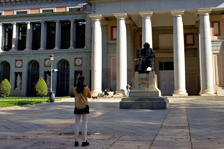 L'entrée du musée du Prado et la statue de Velázquez