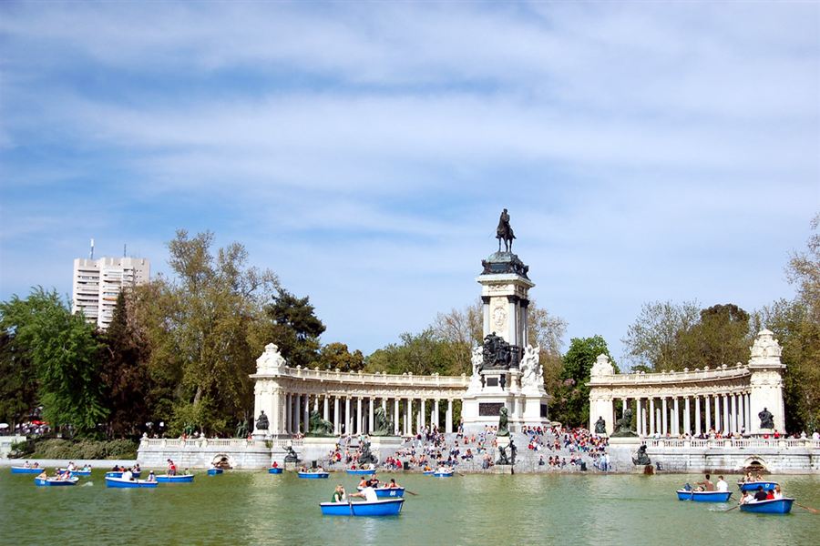 Le monument d'Alphonse XII et l'étang du Retiro
