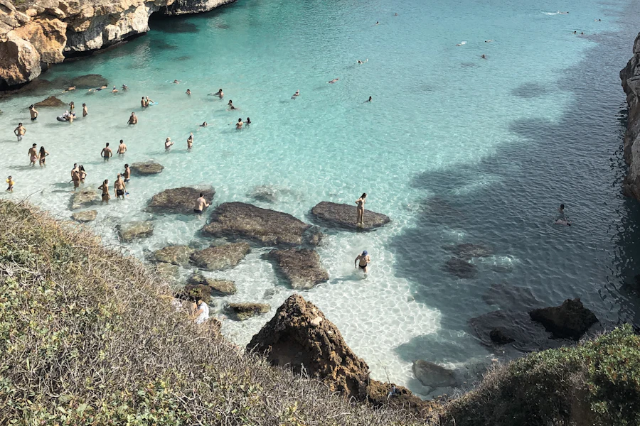 Une crique aux eaux turquoise à Majorque