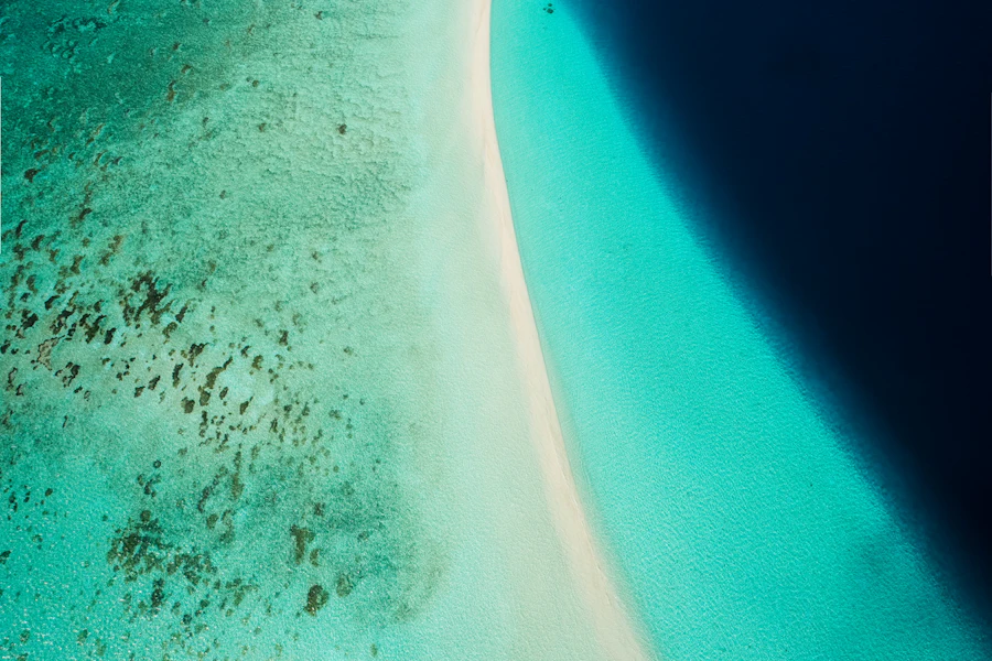 Un banc de sable blanc au milieu du lagon, dans l'atoll de Malé Sud