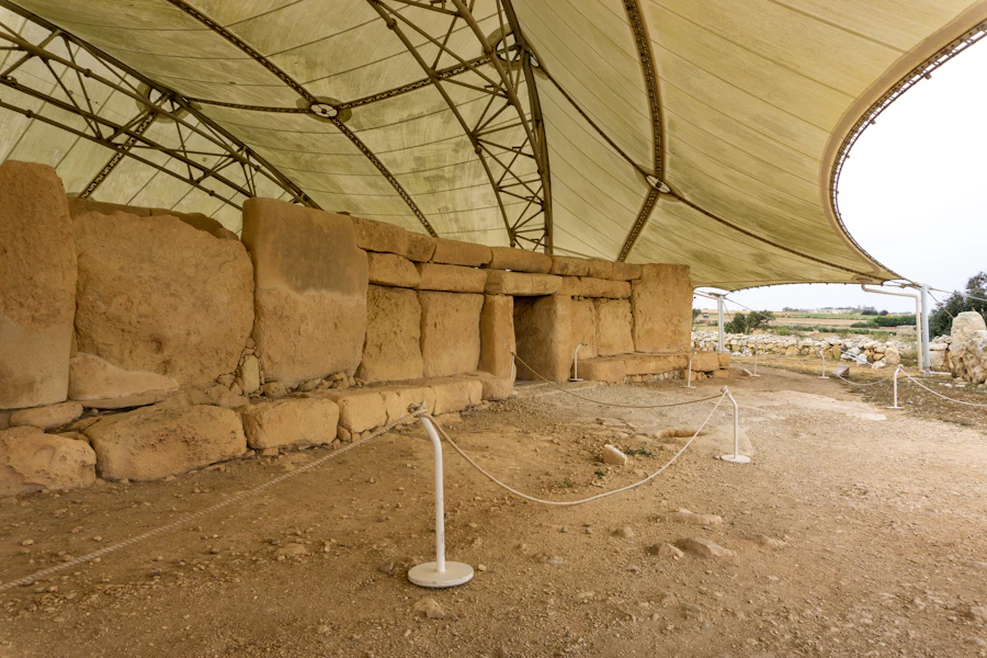 Un temple néolithique maltais sous sa toile de protection