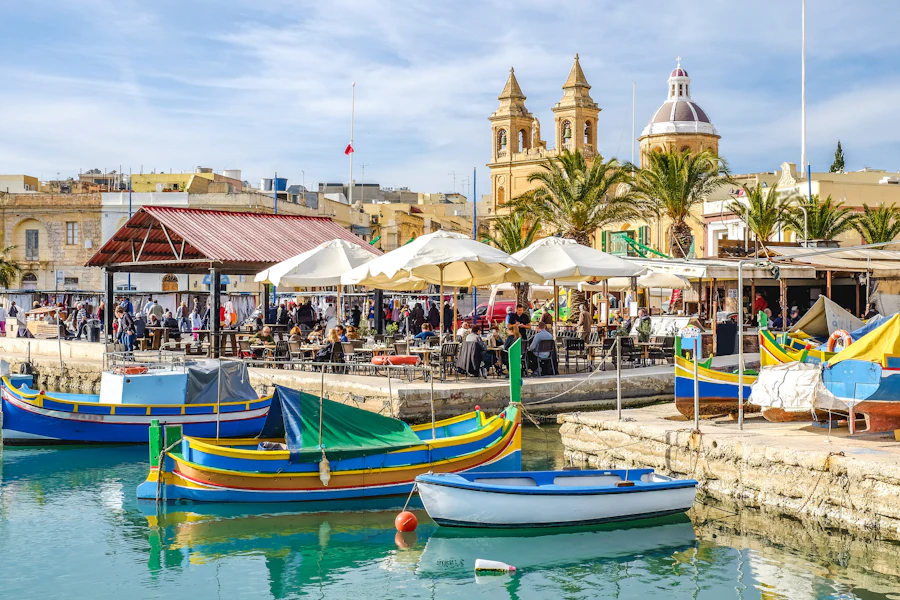 Les barques colorées du port de Marsaxlokk