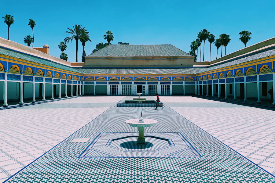 La grande cour pavée de marbre du palais de la Bahia