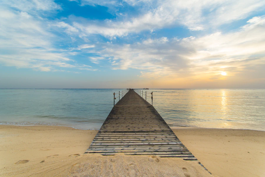 Un ponton au-dessus du récif, à Marsa Alam