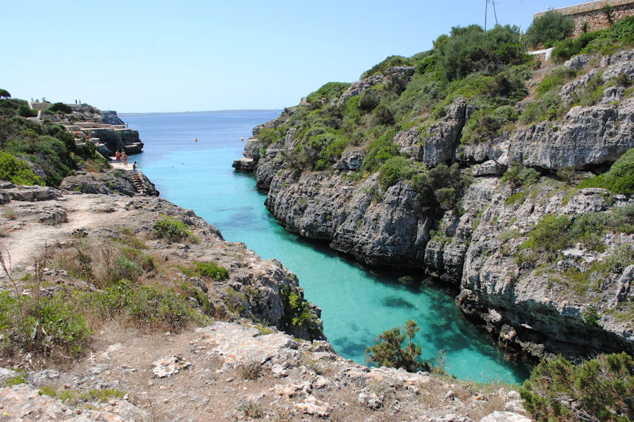 Le littoral découpé de Minorque, le long du sentier côtier