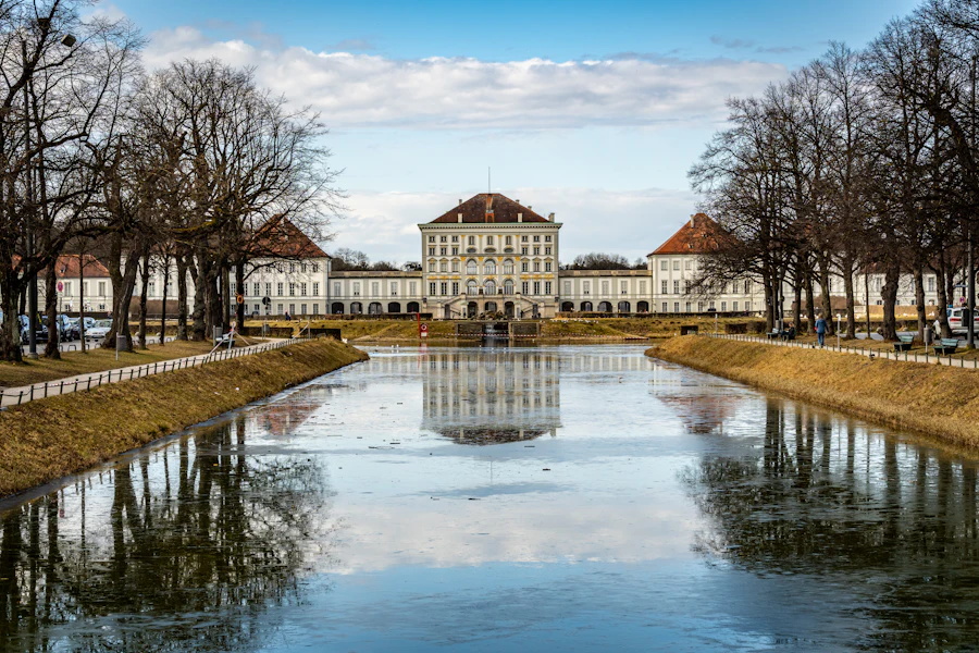 Le château de Nymphenburg au bout de son canal