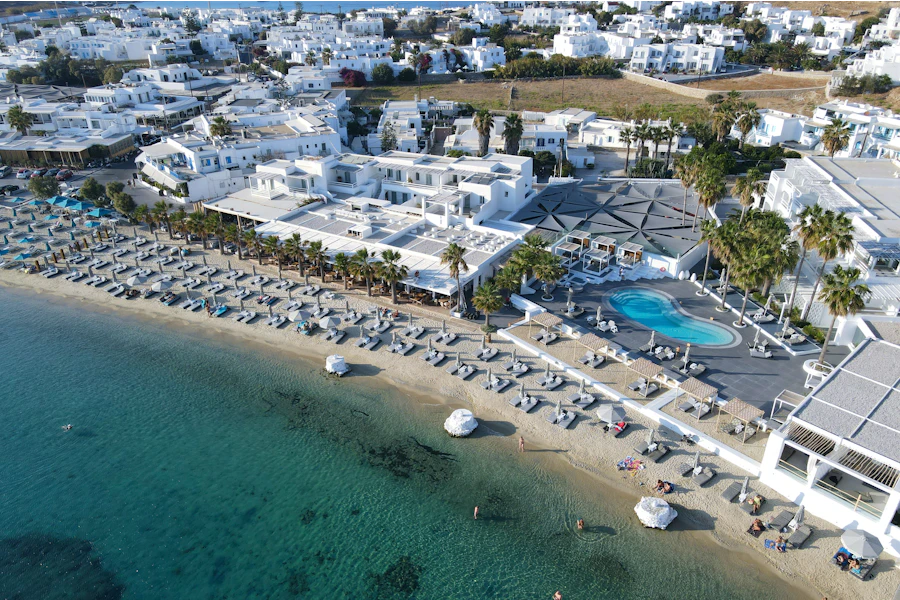 Une plage de sable du sud de Mykonos