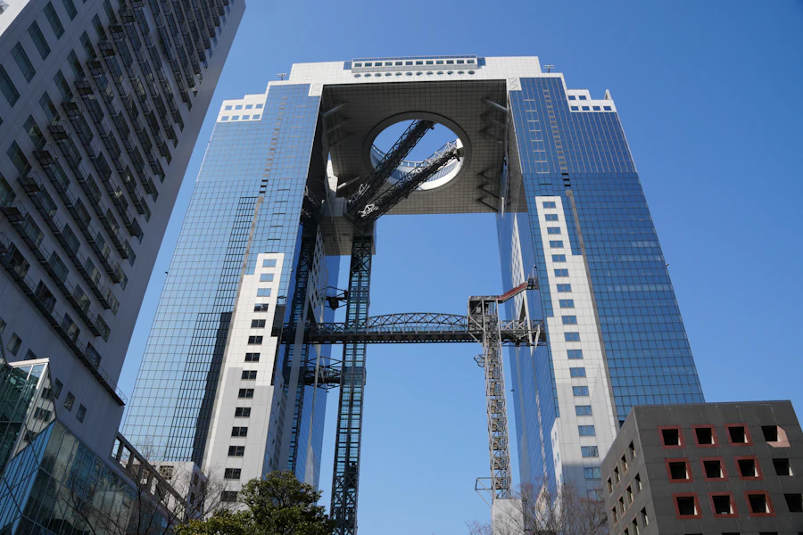 Les deux tours de l'Umeda Sky Building reliées par l'observatoire
