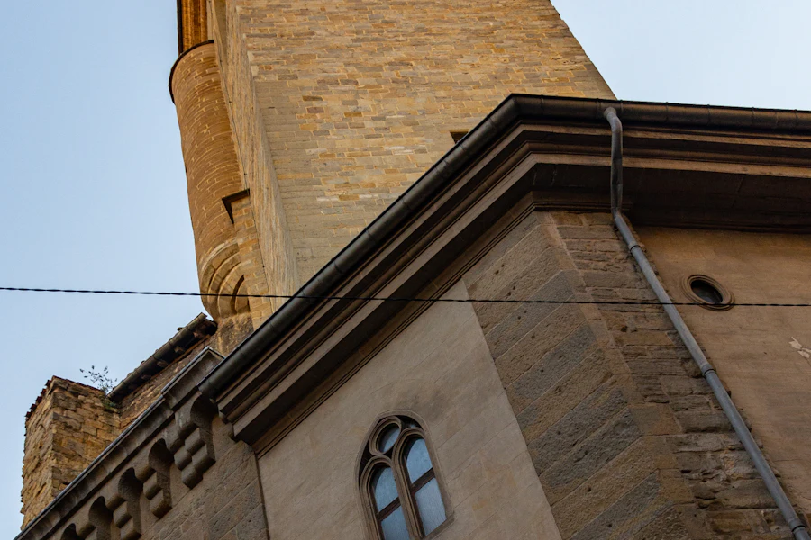 Les tours de brique de l'église San Saturnino