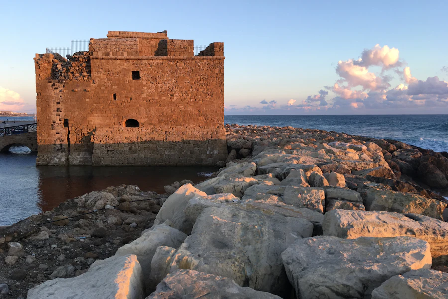 Le fort médiéval au bout de la jetée du port de Paphos