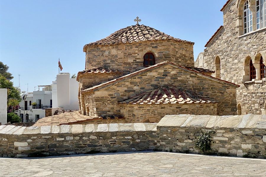 Le baptistère de la Panagia Ekatontapiliani