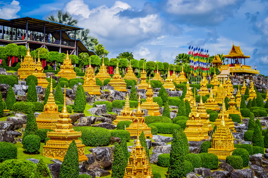 Des statues dans les jardins de Nong Nooch