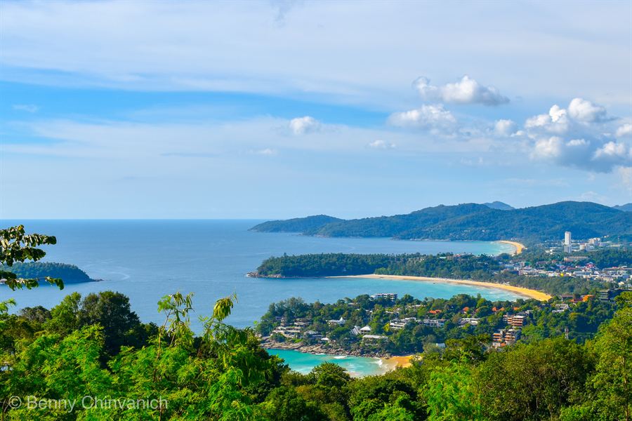 Les plages autour de Karon vues des hauteurs