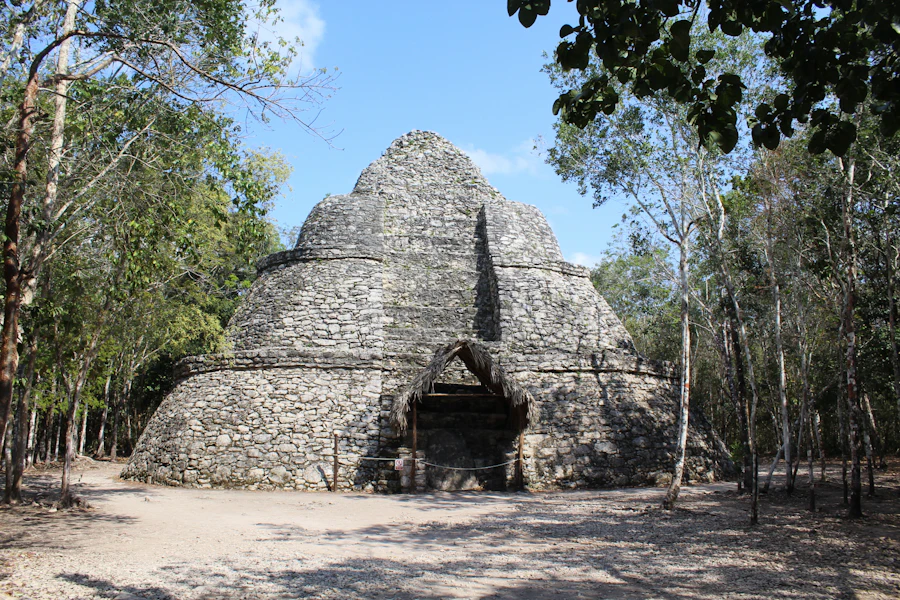 Une pyramide en pierre du site maya de Cobá