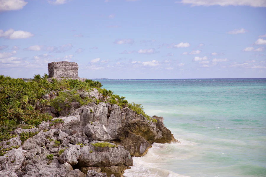 Les ruines mayas de Tulum au bord de la falaise
