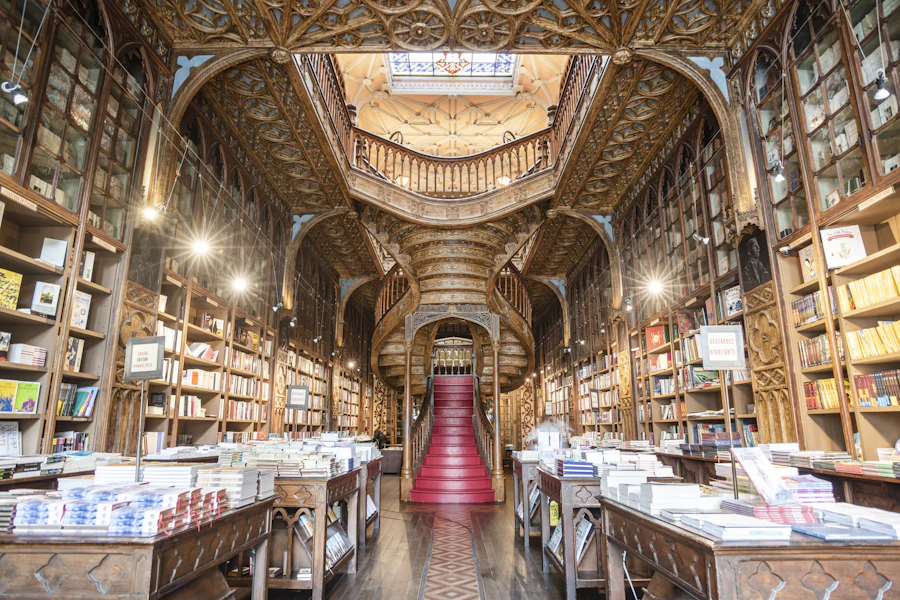 L'intérieur boisé de la librairie Lello