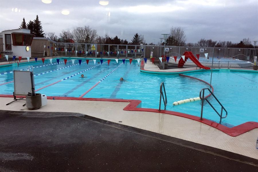 La piscine géothermique de Vesturbæjarlaug