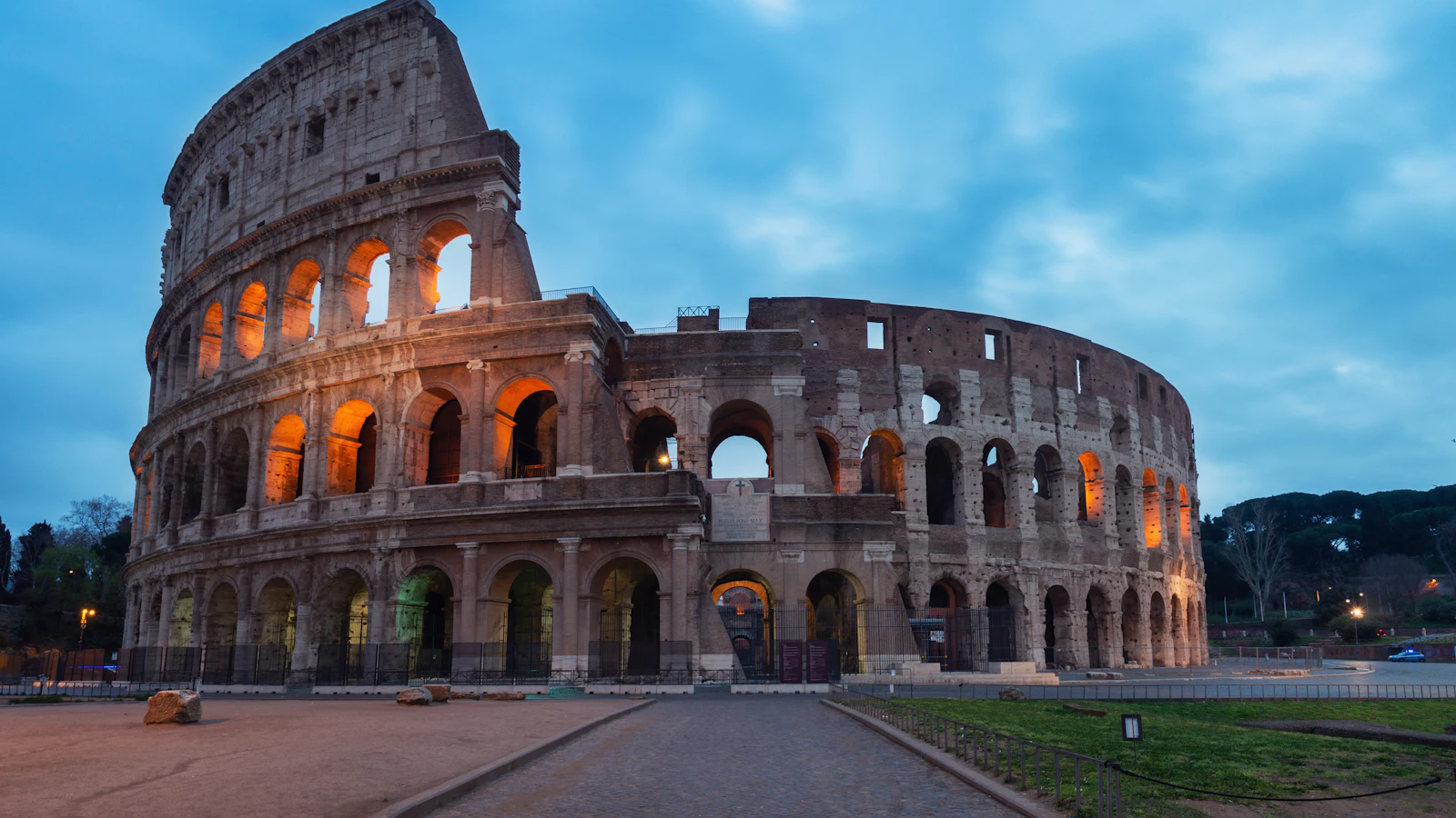 Le Colisée de Rome à l'heure bleue, au petit matin
