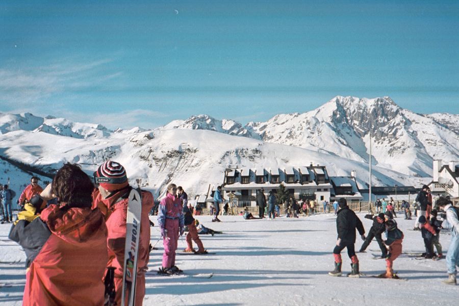 La station du Pla d'Adet au-dessus de Saint-Lary