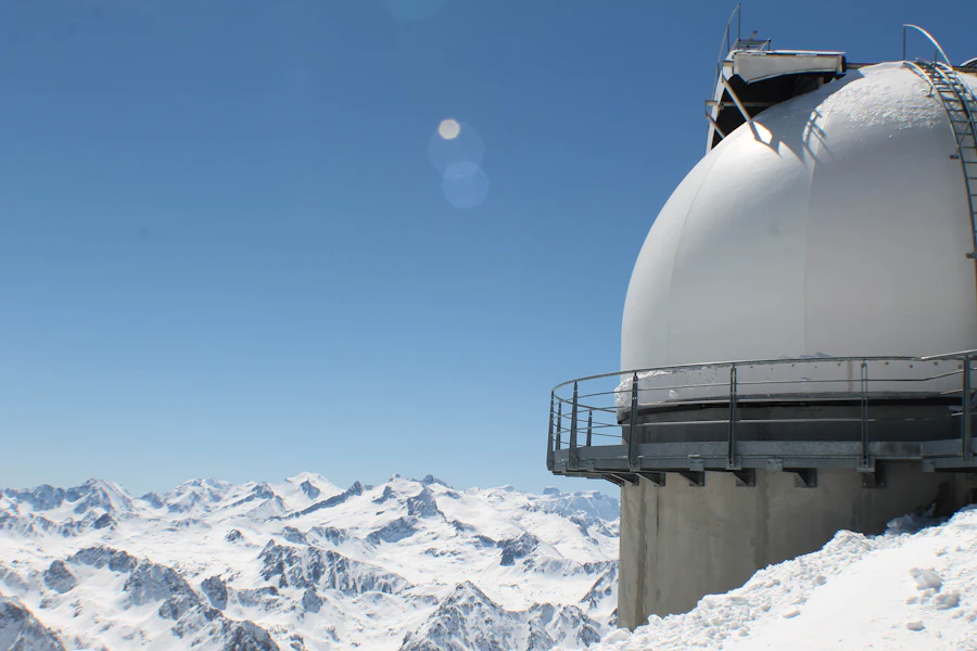 La coupole de l'observatoire du pic du Midi de Bigorre