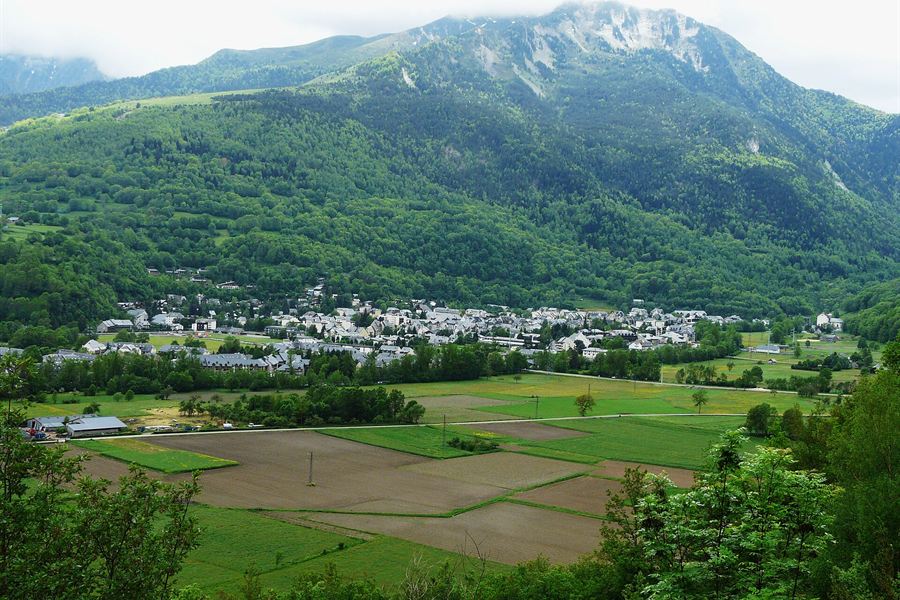 Le village de Saint-Lary-Soulan dans sa vallée