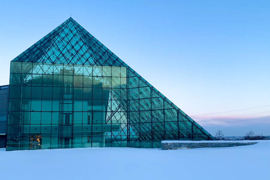 La pyramide de verre du parc de Moerenuma