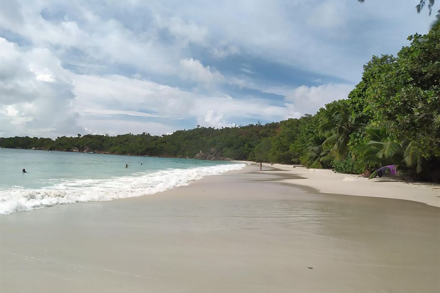 La plage de l'Anse Lazio