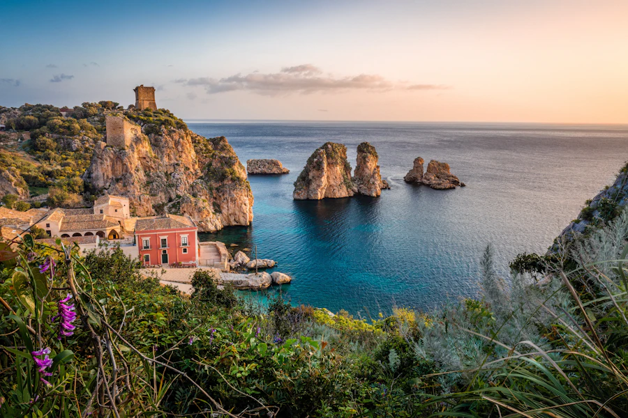 Scopello et sa crique, aux portes de la réserve du Zingaro
