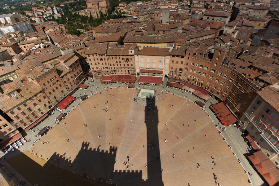 La Piazza del Campo en forme de coquille, vue du ciel
