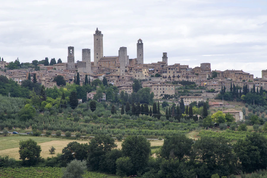 San Gimignano et ses tours médiévales sur sa colline
