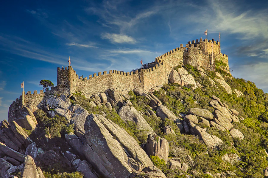 Les remparts du château des Maures sur la crête
