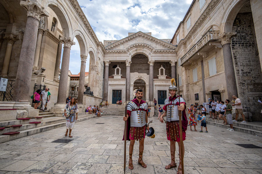 Le péristyle à colonnes, au cœur du palais de Dioclétien