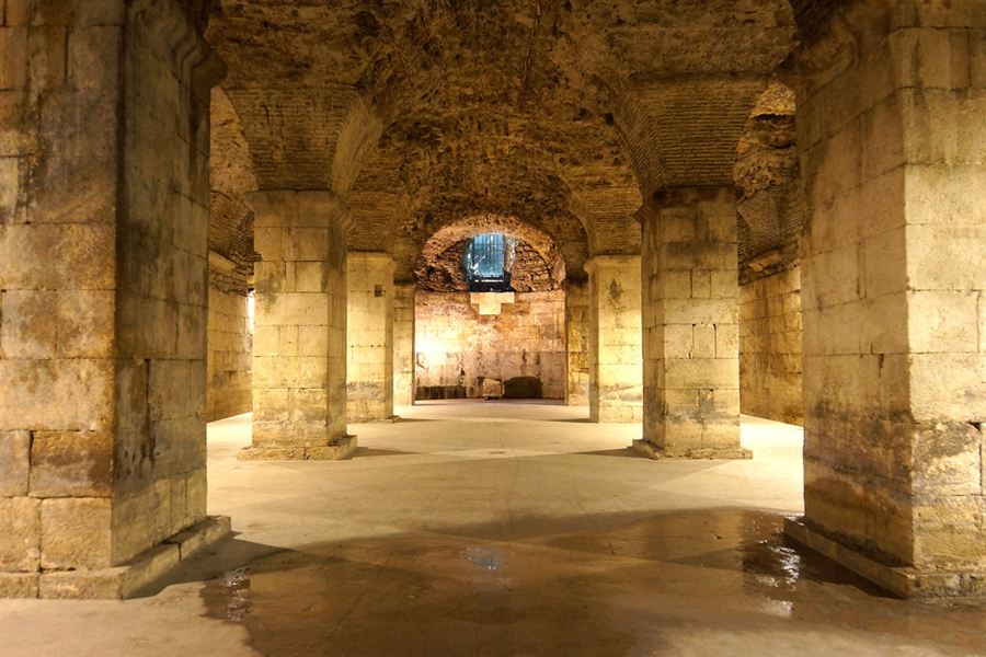 Les caves voûtées du palais de Dioclétien