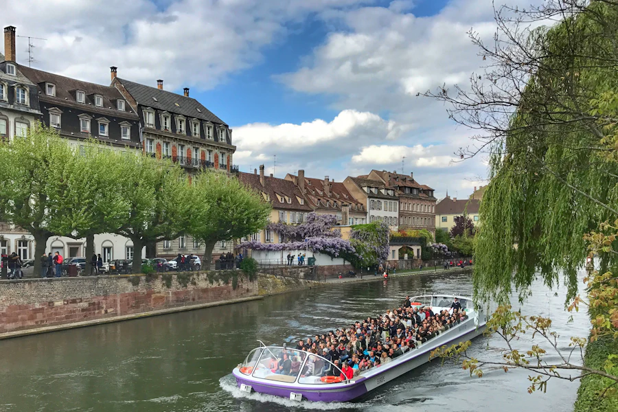 Un bateau-promenade sur l'Ill