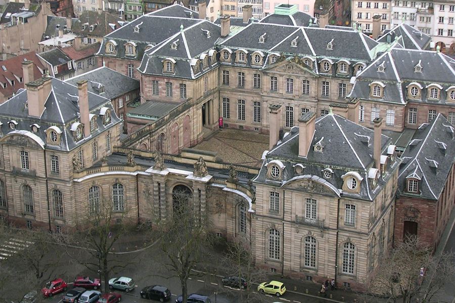 Le palais Rohan vu de la cathédrale