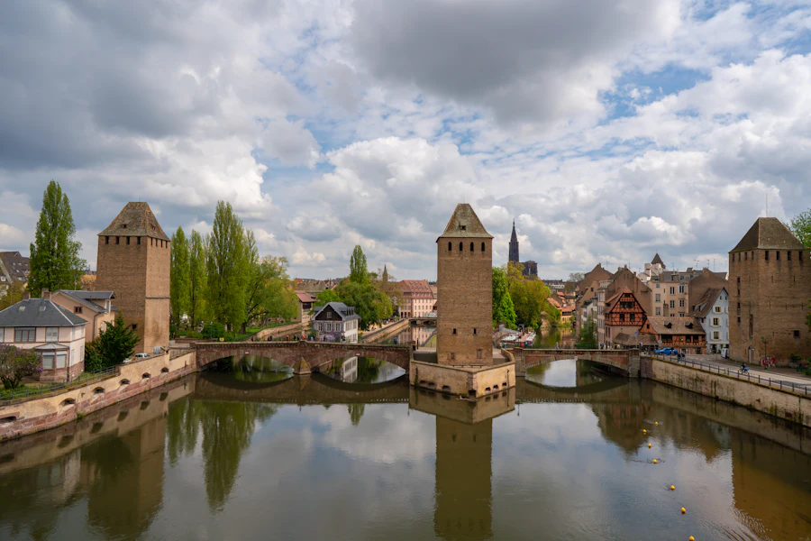 Les tours des Ponts couverts sur l'Ill