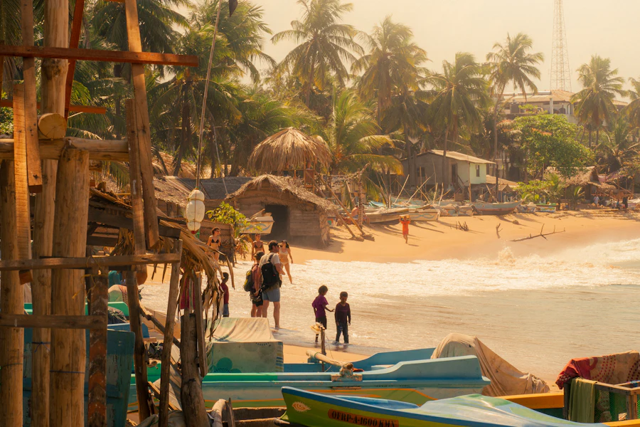 Des bateaux de pêche sur la plage d'Arugam Bay
