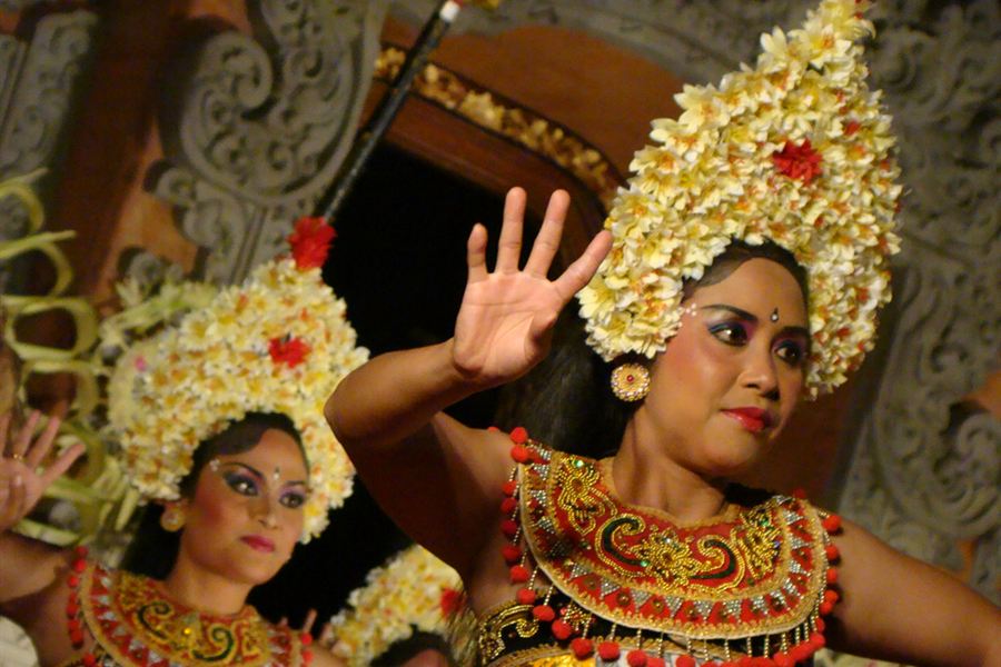 Une danseuse au palais d'Ubud