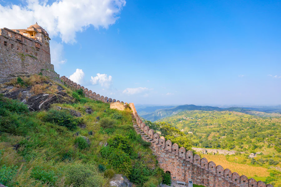 Les remparts de Kumbhalgarh sur les collines