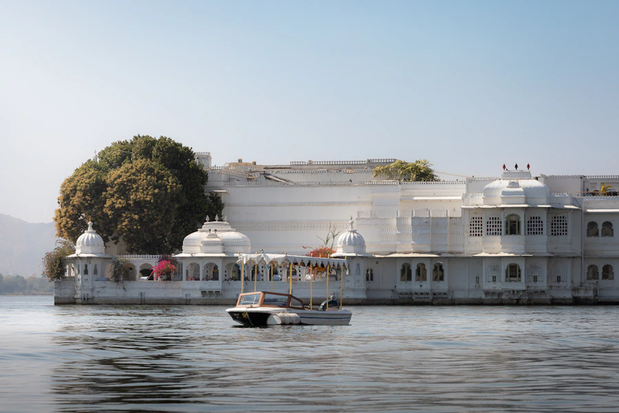 Le Lake Palace posé sur le lac Pichola