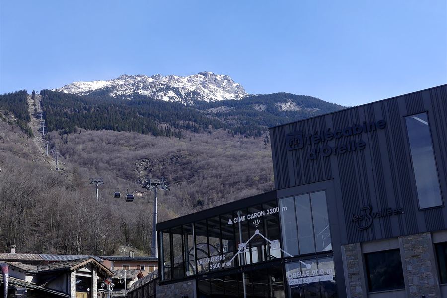 La gare de départ de la télécabine d'Orelle