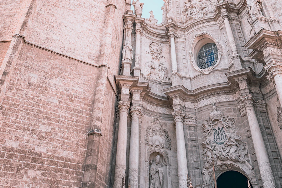 La façade baroque de la cathédrale de Valence