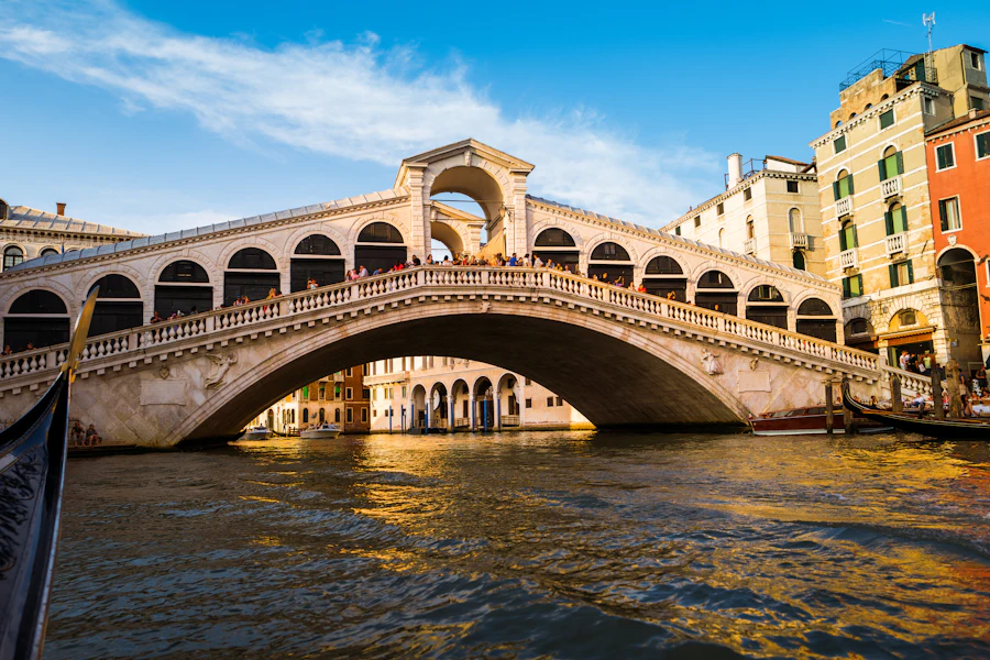 Le pont du Rialto au-dessus du Grand Canal